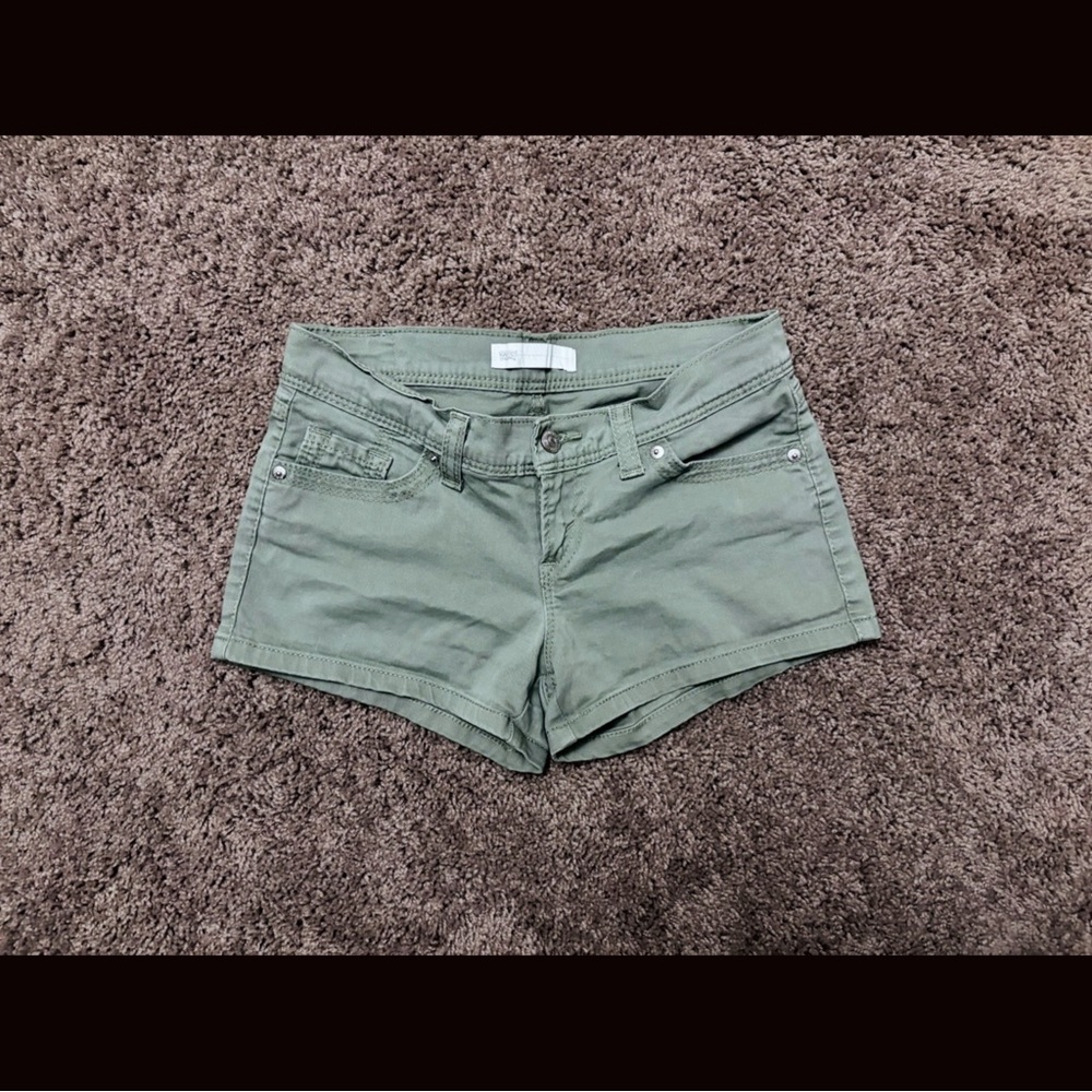 Casual Olive Green Women’s Shorts